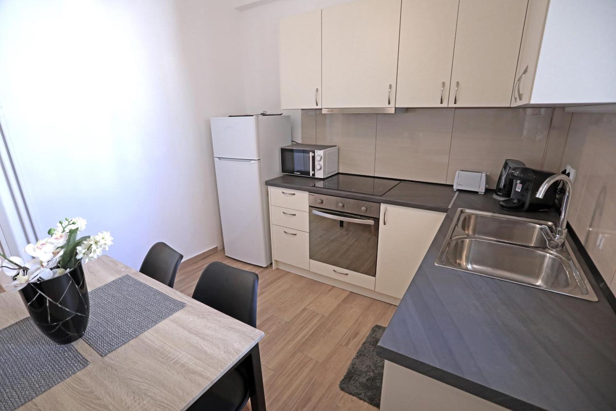 Apartment Phaedrus Living Abstract Flat